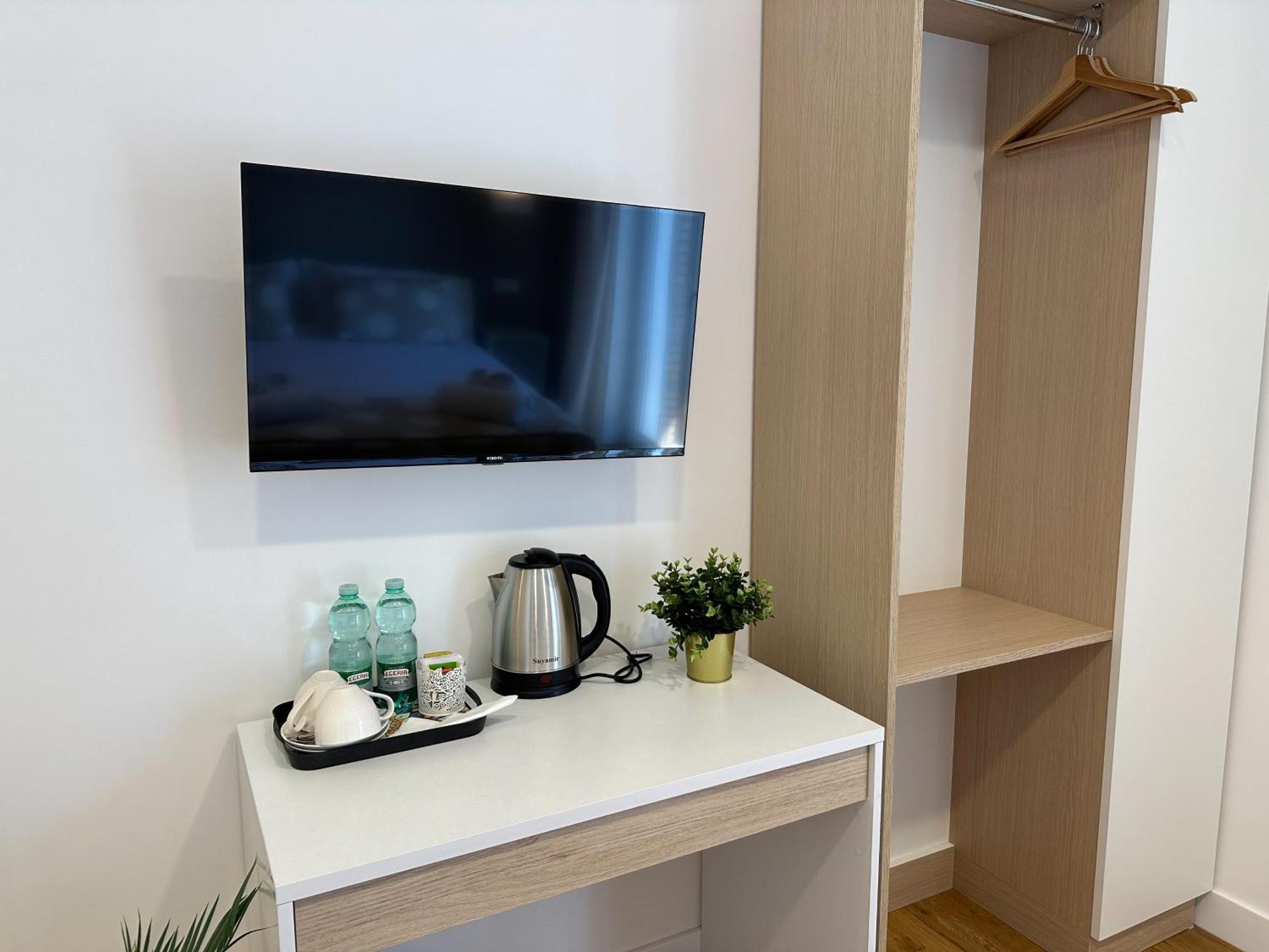 Isola 163 Guest House フィウミチーノ エクステリア 写真